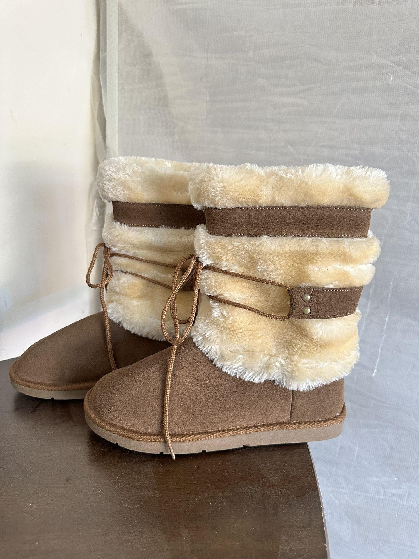 Fuzzy Winter Boots / Natural Reflections Suede Tan Sherling Size 11 Bernie