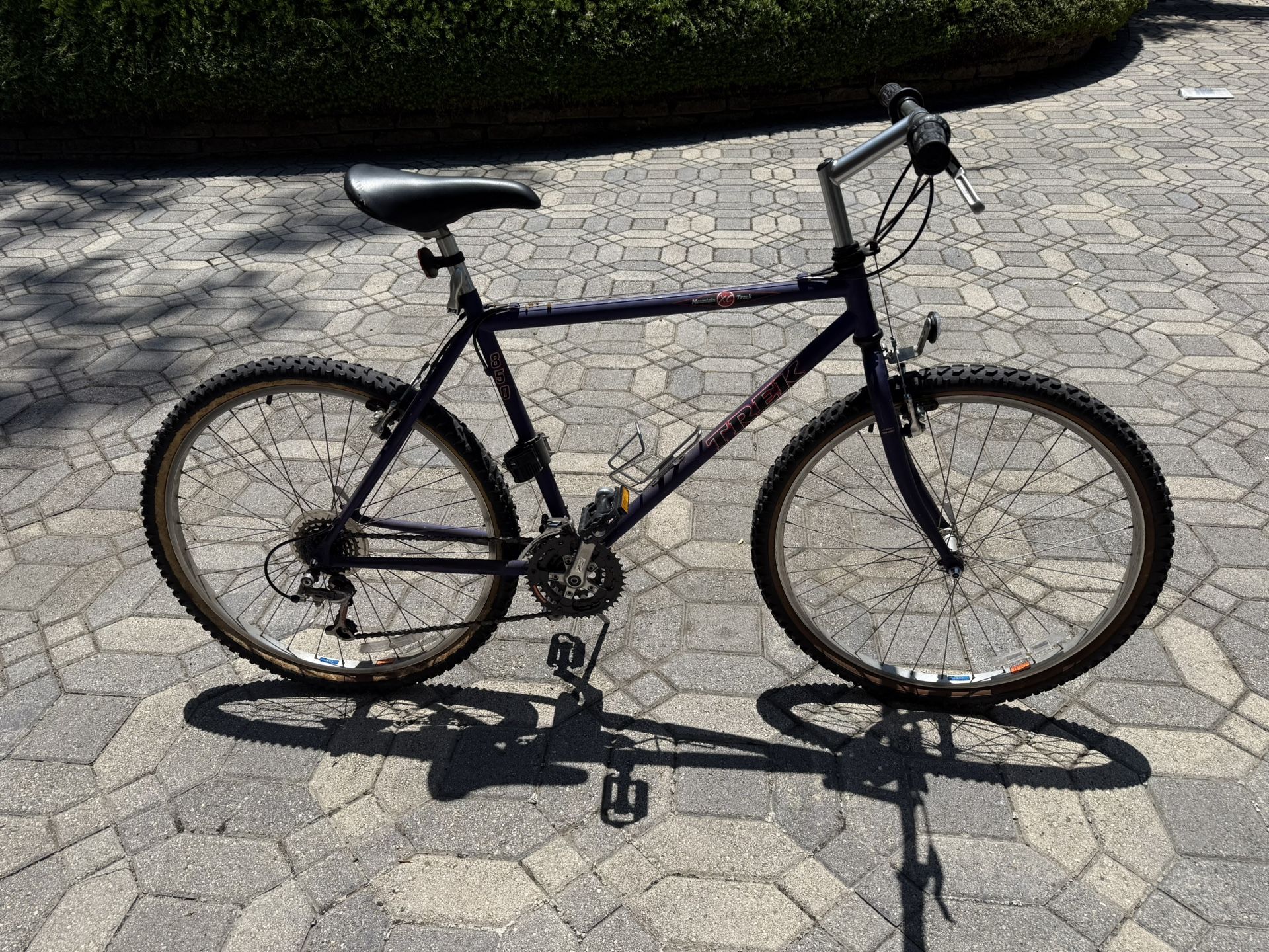 Adult Trek Bike - 25 Yrs Old - Works well!