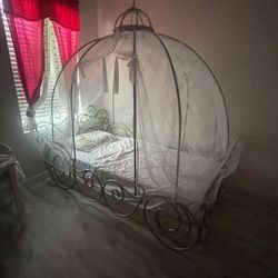 Cinderella Carriage Bed 