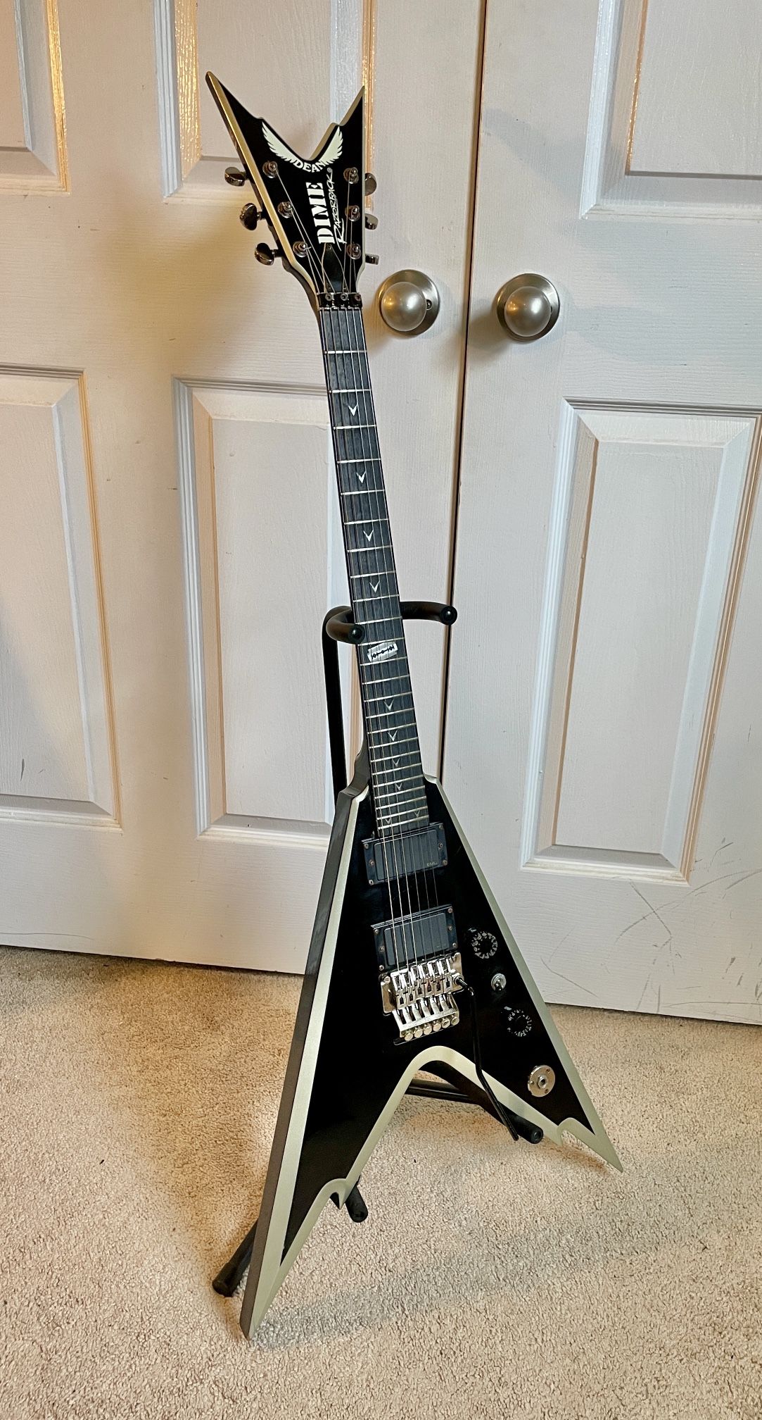 Dean Razorback Guitar with OHSC 