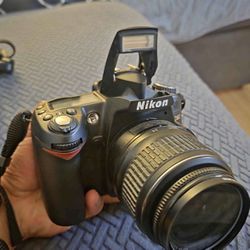 NIKON D90