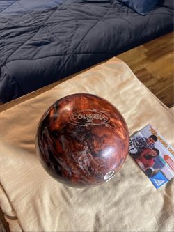WD Columbia 300 bowling ball