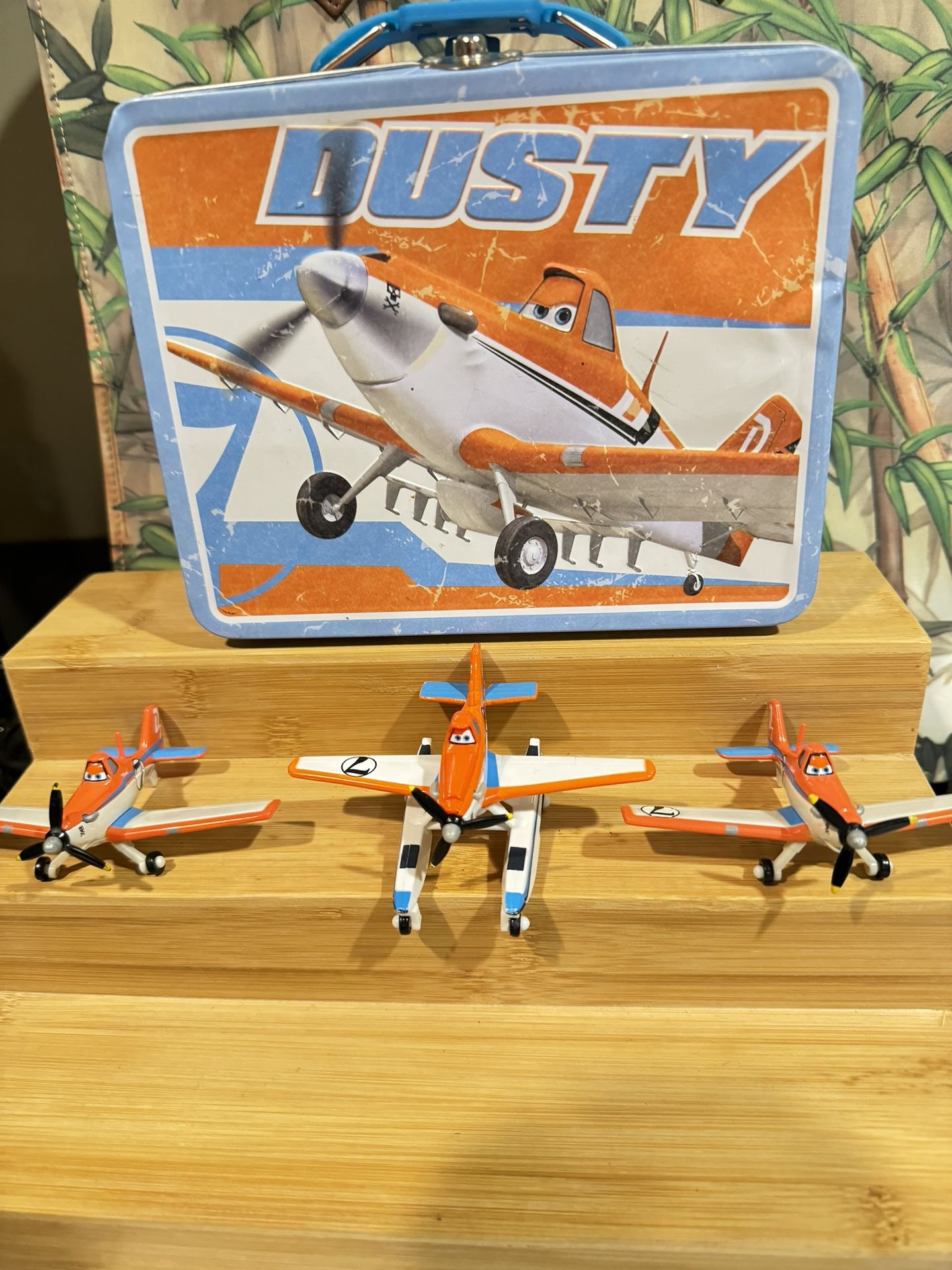 Disney Pixar Planes 2013 Mattel Dusty 7 Crophopper Toy Plane + Lunch Box