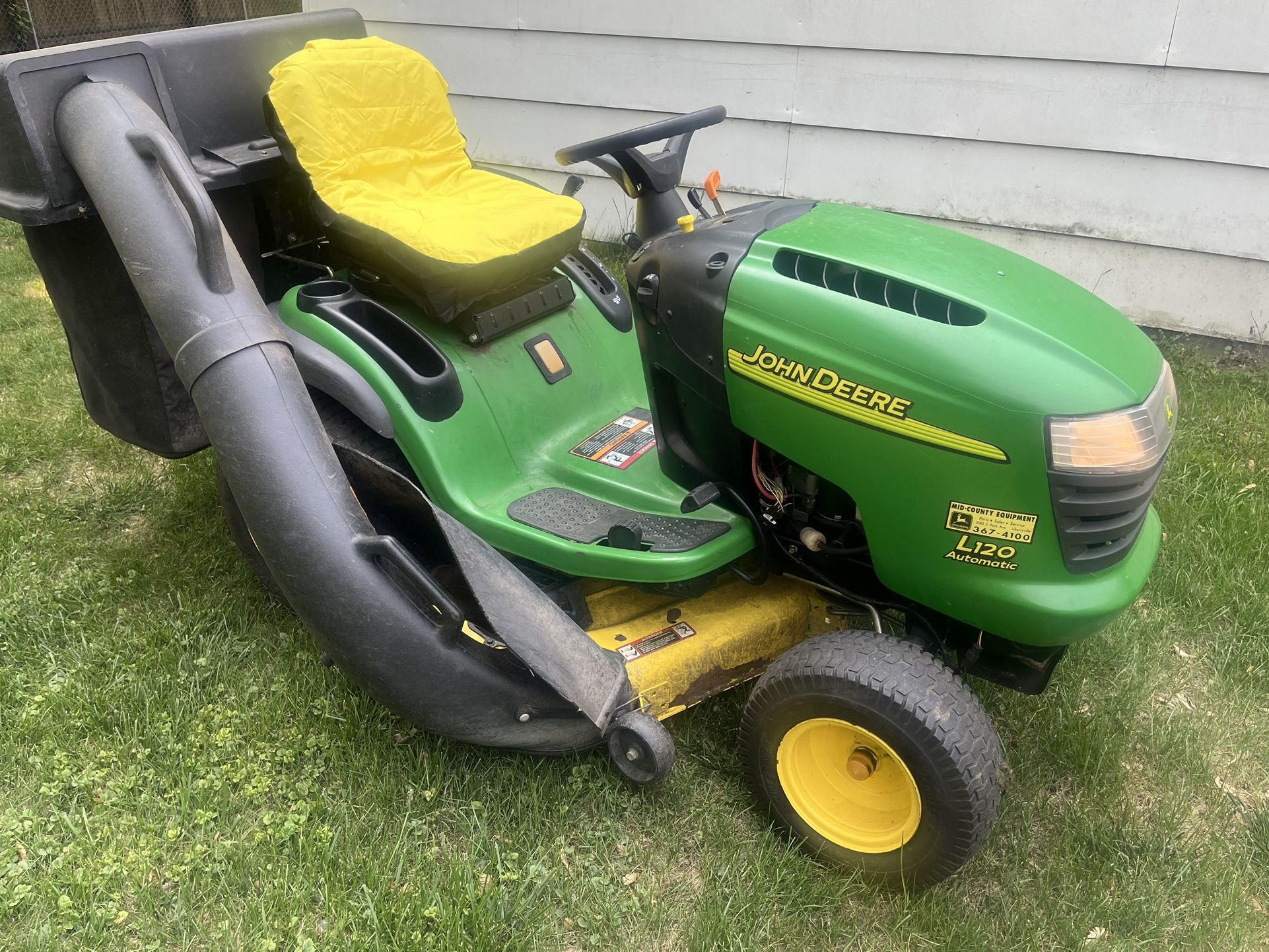 John Deere Riding Lawn Mower With Bagger System