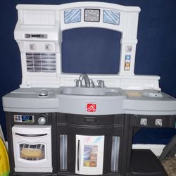 Step 2 Play kitchen 