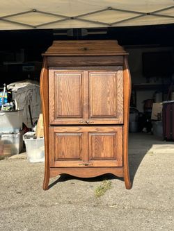 Solid Wood 2-Drawer Nightstand Record Player – Rustic Style