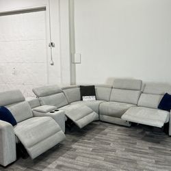 LIKE NEW! Living Spaces Power Reclining Sectional Couch (FREE DELIVERY 🚚)