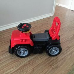 Kids Car - Excellent Condition (My Price only $15 ..in Store $65)