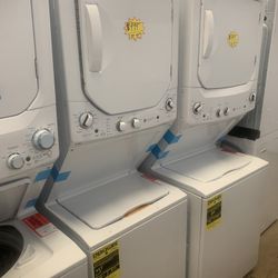 New Scratch And Dent GE 24”eletric Laundry Center 