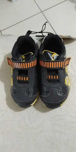 Kids new shoes (despicable ME). Size 8