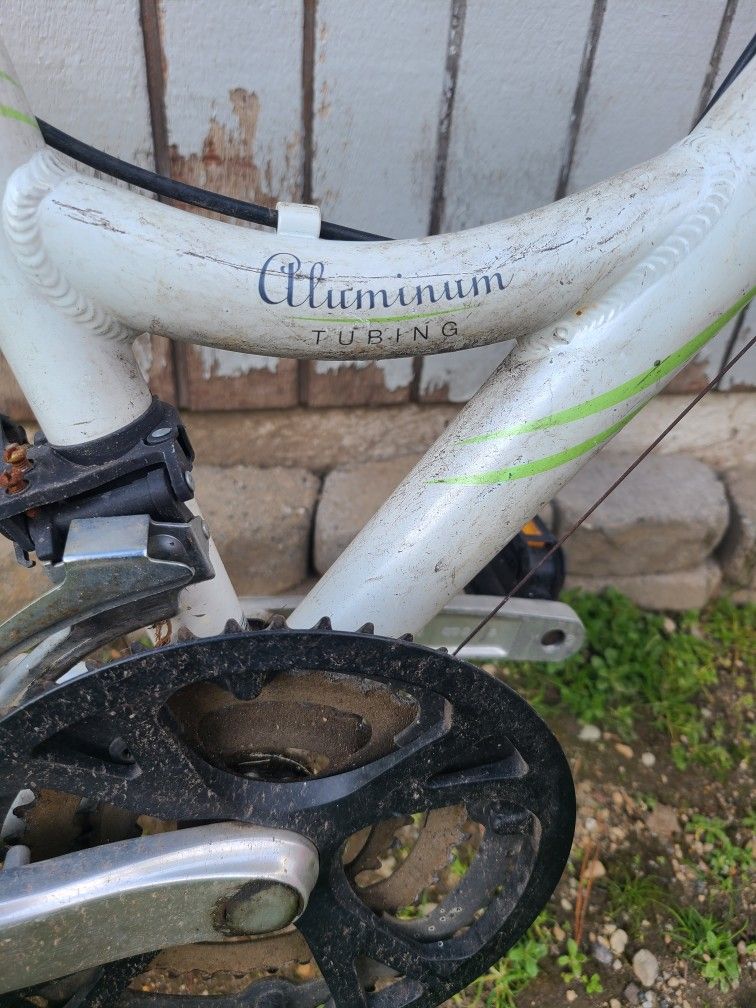 schwinn mens trailway 28 hybrid bike