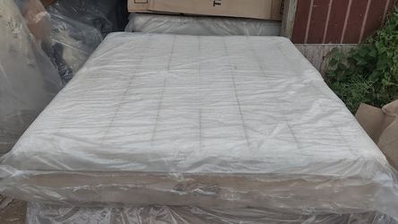 Tempurpedic Grand Bed King Size Mattress And Box Springs