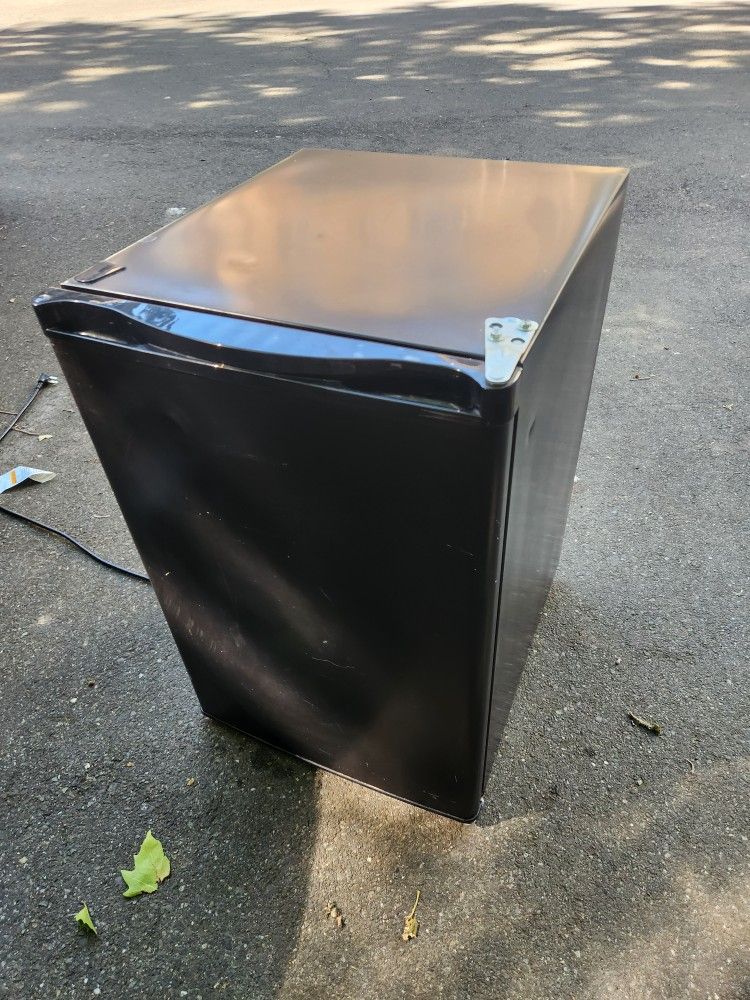 Mini Fridge With Freezer Area