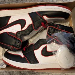 JORDAN 1 BLOODLINES SIZE 11.5 M