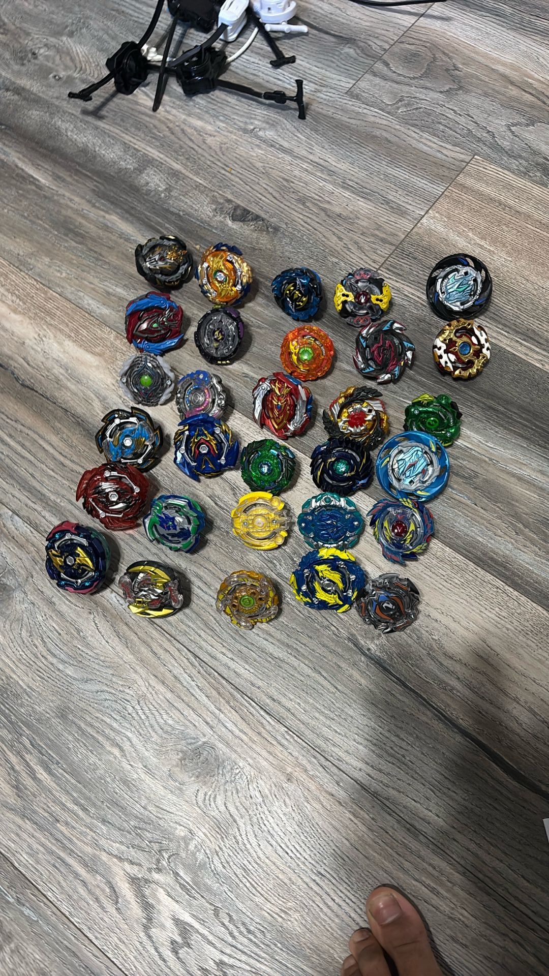 Hasbro Beyblade Lot – 30 Beys w/ Launchers