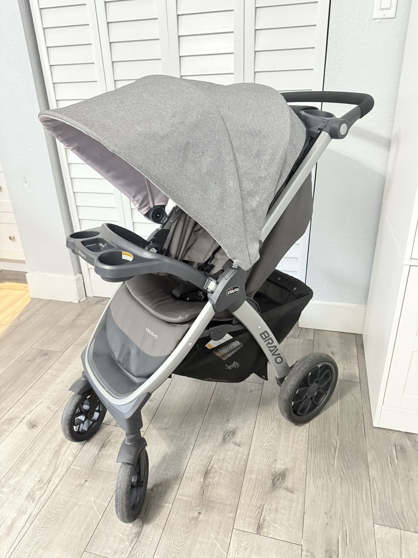 Chicco Bravo Sistema de viaje Trio 3 en 1, cochecito de plegado rápido Bravo con asiento y base de automóvil infantil KeyFit 30, asiento de automóvil