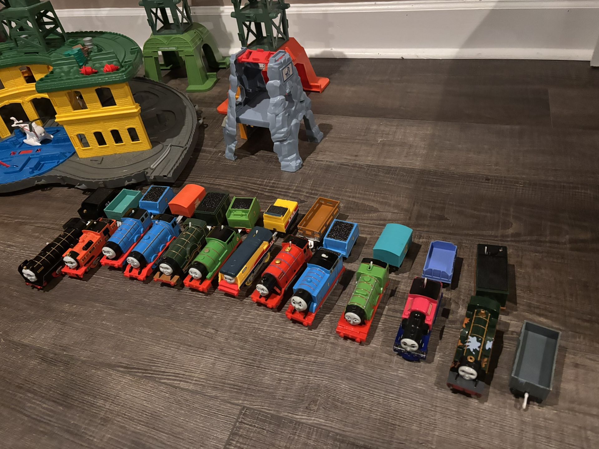 Thomas And Friends Train Set With Activity Table 