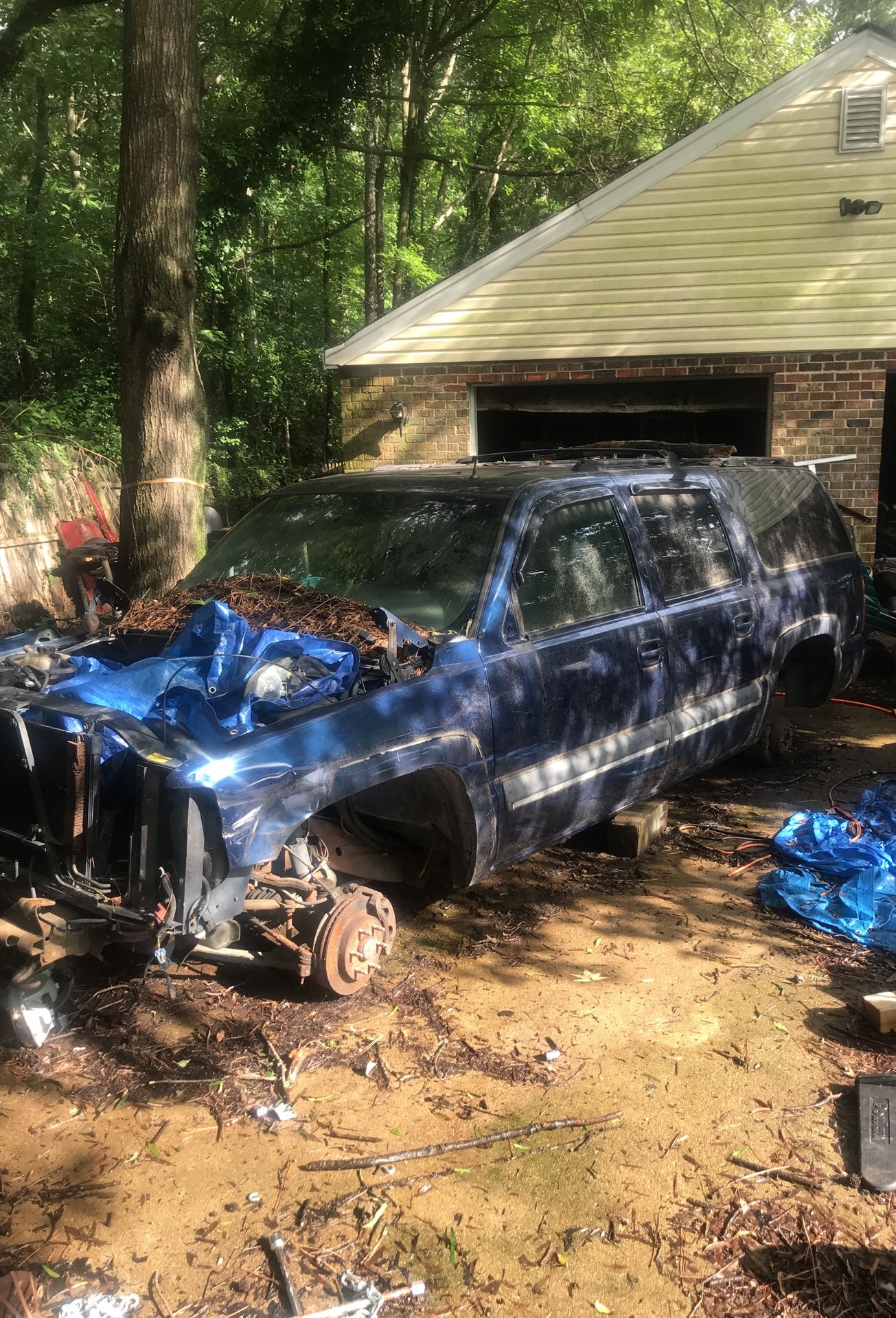 2003 Chevy Suburban parts truck