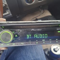 STEREO PIONEER CD AUX USB BLUETOOTH CAMBIA DE DIFERENTES COLORES GOOD CONDICIÓN ABLO ESPAÑOL