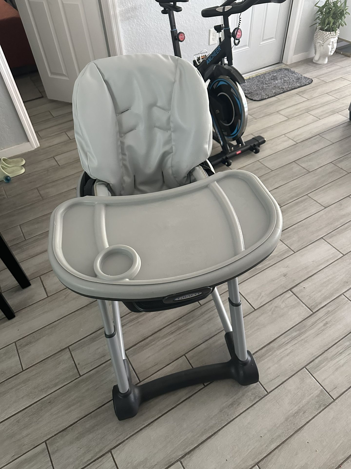 baby eating chair