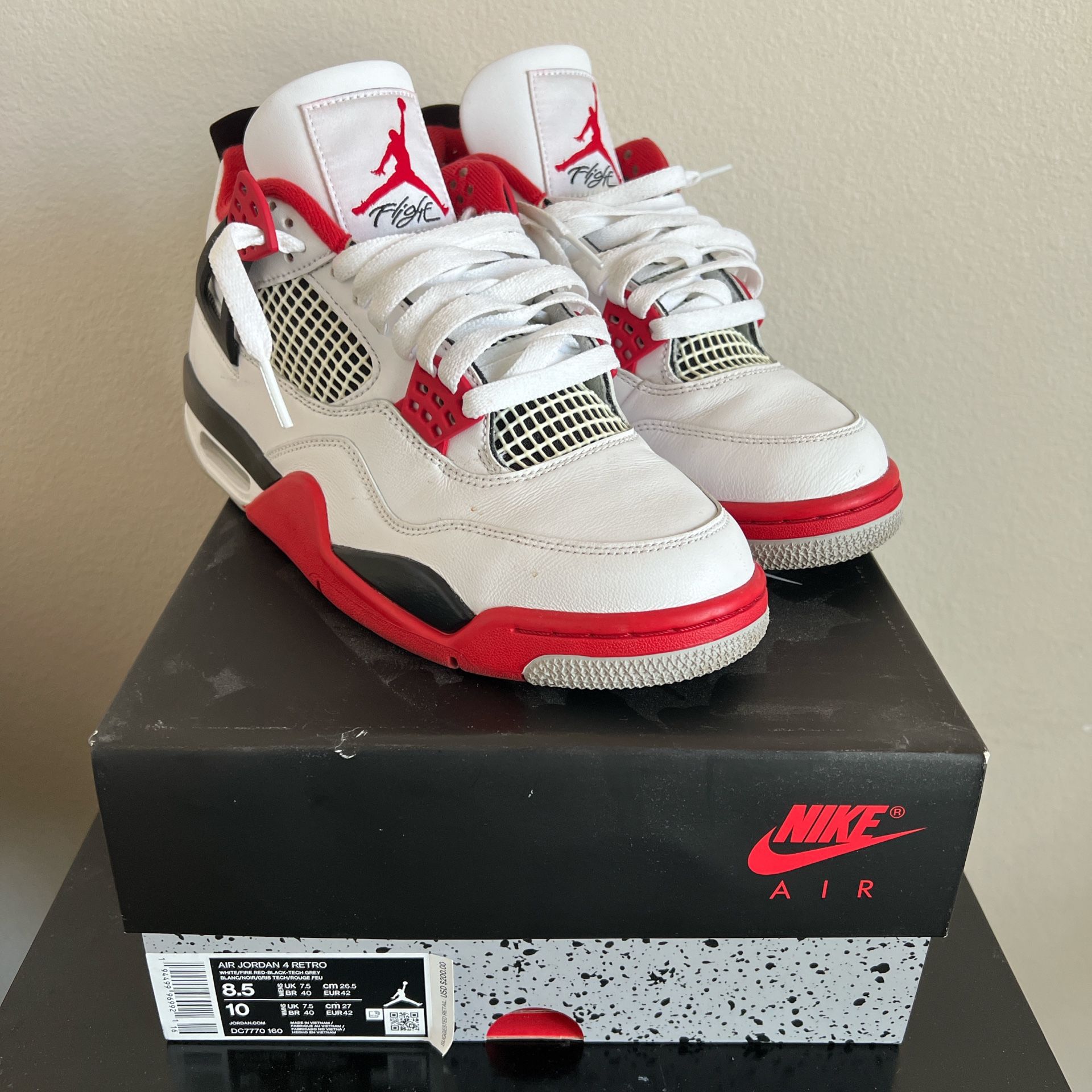 Air Jordan 4 Retro Fire Red 2020 Size 8.5 Mens