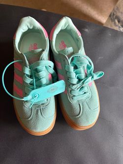 Girl shoes