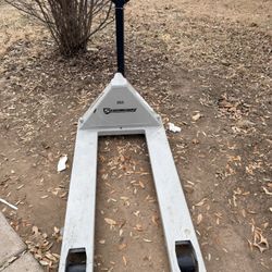 Strongway Pallet Jack