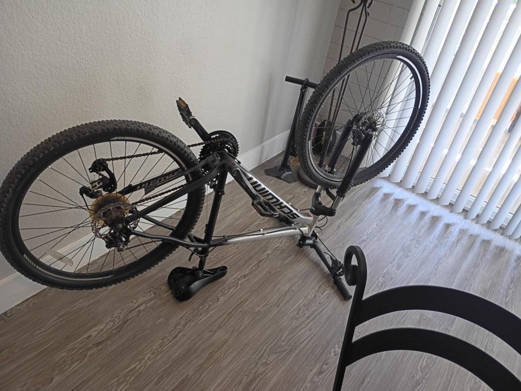 Schwinn Mountain Bike 26 In 19 Inch Frame