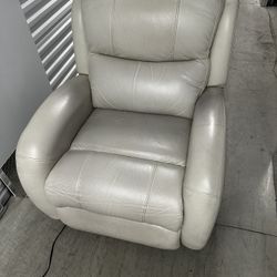 Automatic Recliner Has Brown Cover OFFERS WELCOME 