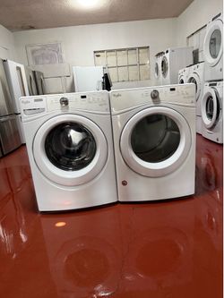 Set of washer machine Whirlpool and gas dryer. In perfect conditions and works perfectly. Washer machine capacity of 4.5 and dryer capacity 7.4. Deliv