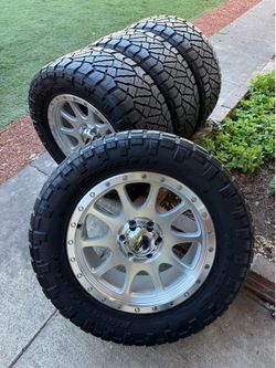 Chevy Silverado wheels and tires 305/55/20