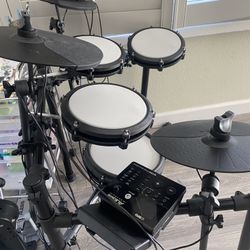 Alesis Nitro Max Mesh 8 Piece Electric Drum Set