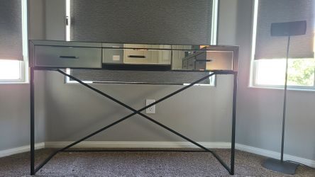 Vanity W/mirror Top And Around W/drawers