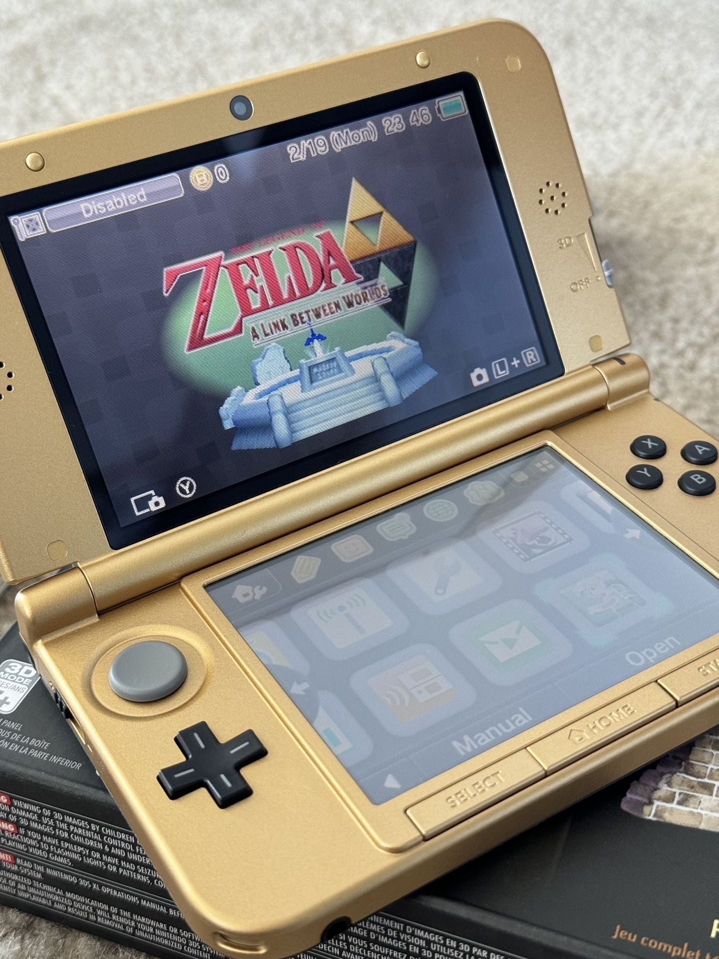 Nintendo 3DS XL Zelda Edition + Zelda Link Between Two Worlds Game