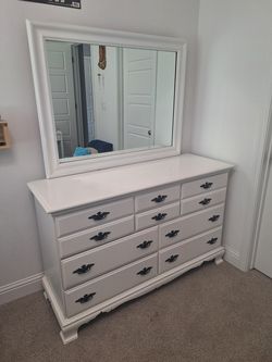 Dresser w/ mirror