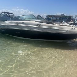 Sea Ray 220 Sundeck Boat 