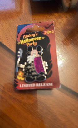 Disney DLR Mickeys Halloween Party LR Pin Mickey As Dracula