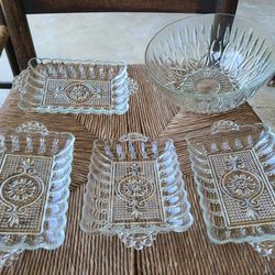 ALL THESE GLASS PARTY TRAYS FOR 40.00 