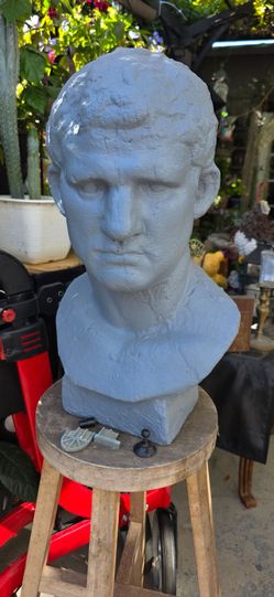 Garden bust