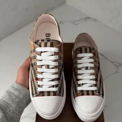 Burberry Shoes 