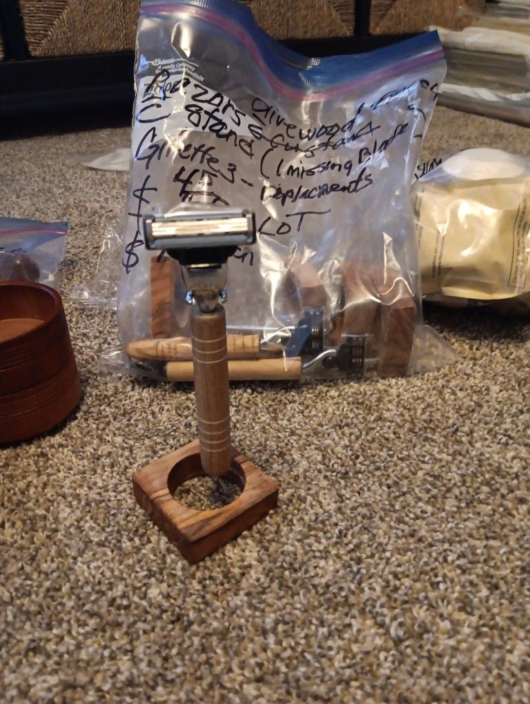 Custom Razor With Stand