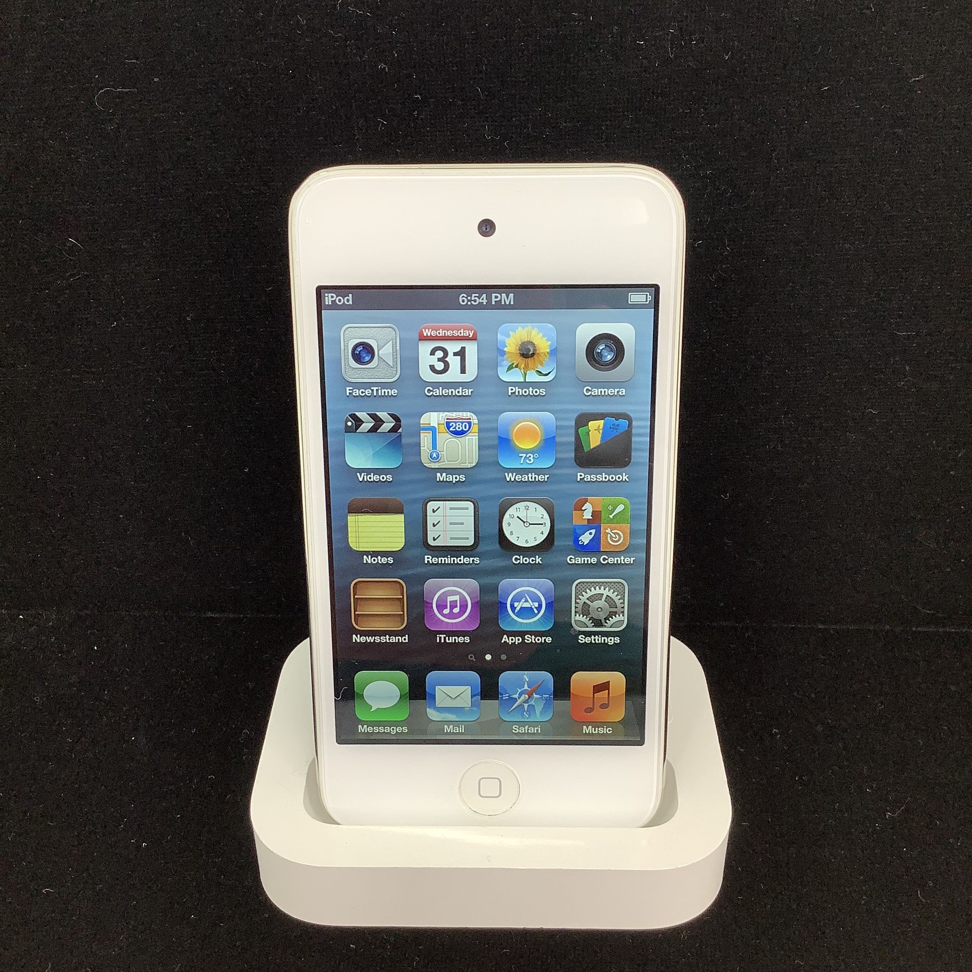 Apple iPod Touch 16GB 4th Gen With Charging Dock