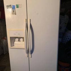 refrigerador la maquina para hacer hielos no sirve
