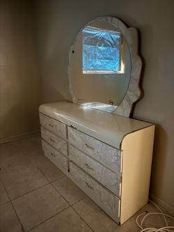 Dresser ( No mirror )