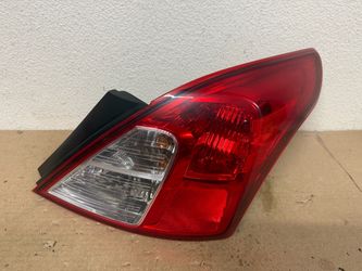 2012-2020 NISSAN VERSA TAIL LIGHT RIGHT SIDE OEM