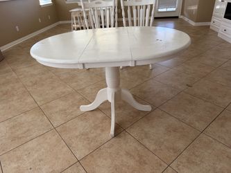 White Round Dinning Table with Chairs