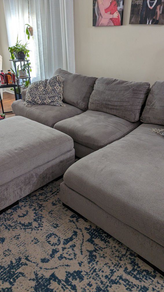 Sectional Sofa With Chaise & Ottoman 