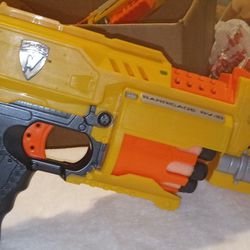 Nerf N-Strike Barricade RV-10 with bullets included, in perfect condition