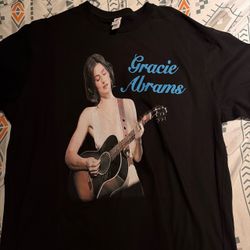 Gracie Abram’s concert T shirt