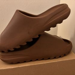 Yeezy Slides Size 11